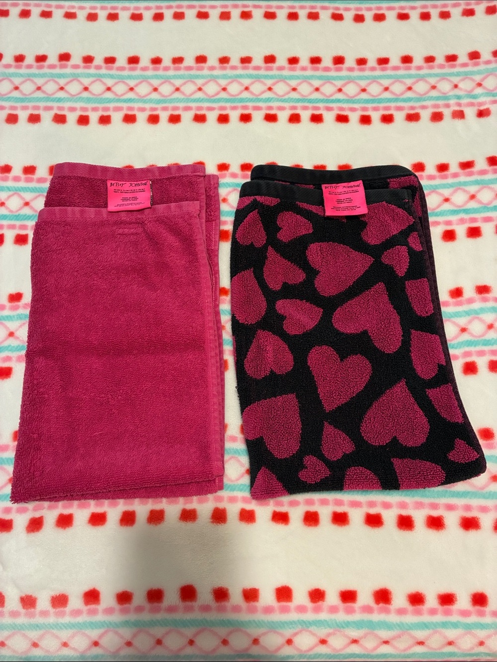 Betsey Johnson 2 Hot Pink and Black Heart Hand Towels